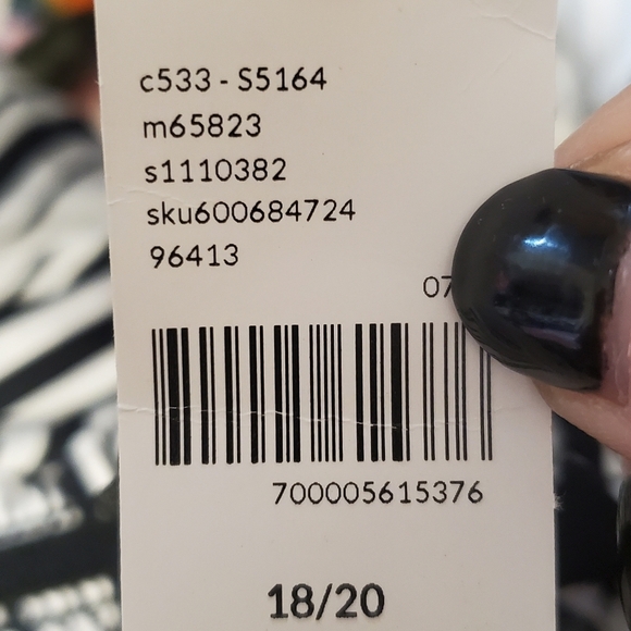 LANE BRYANT NWT WIDE LEGS PULL ON . SZ 18/20 BLACK WHITE STRIPES. CROP - Picture 10 of 11